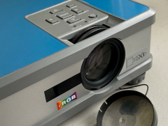 Mitsubishi XL8U Color View Projeksiyon