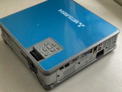 Mitsubishi XL8U Color View Projeksiyon