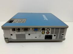 Mitsubishi XL8U Color View Projeksiyon