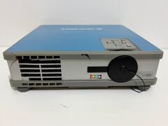 Mitsubishi XL8U Color View Projeksiyon