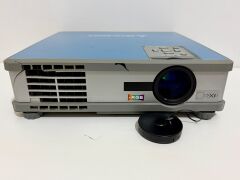 Mitsubishi XL8U Color View Projeksiyon